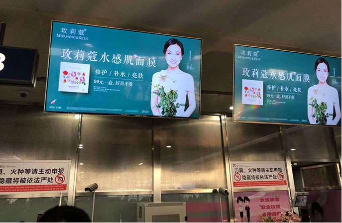 “玫莉蔻”植入地鐵廣告,每天幾十萬(wàn)的人 流量,品牌想不火都難